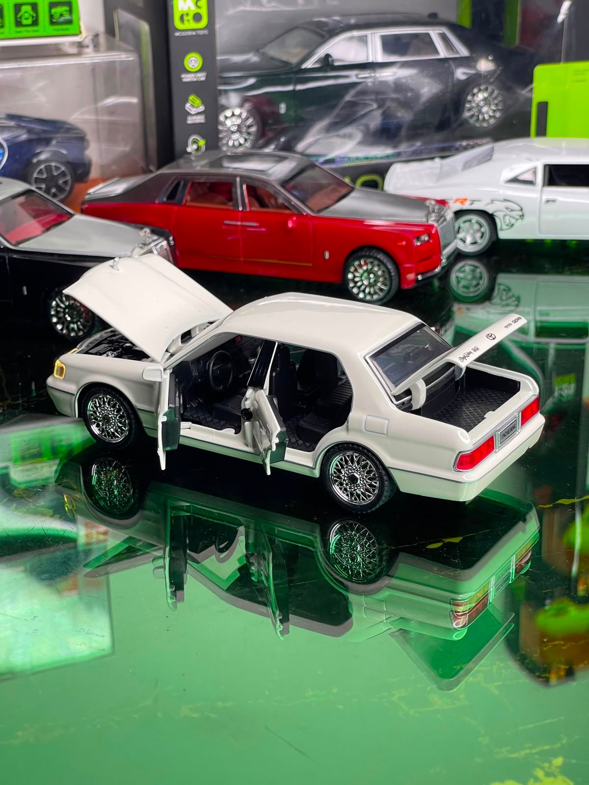 Mercedes-Benz Classic Diecast Model Car - Image 4