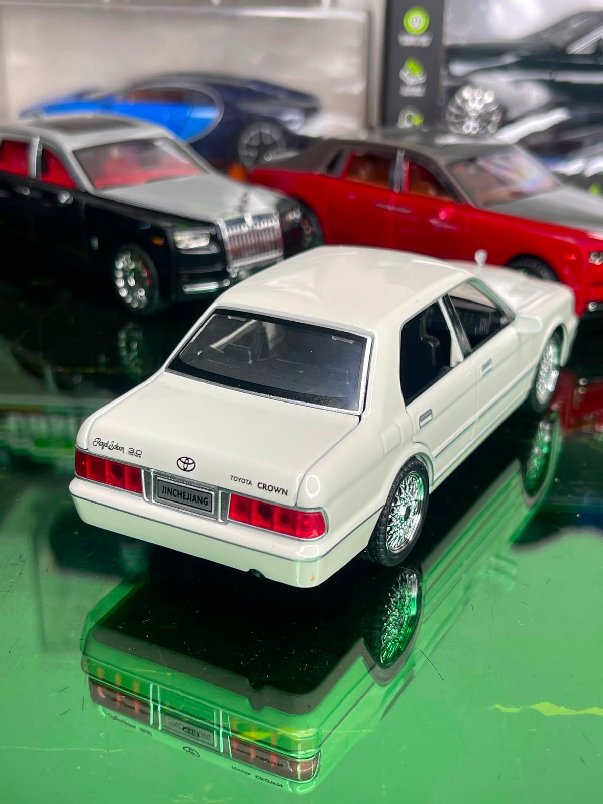 Mercedes-Benz Classic Diecast Model Car - Image 3