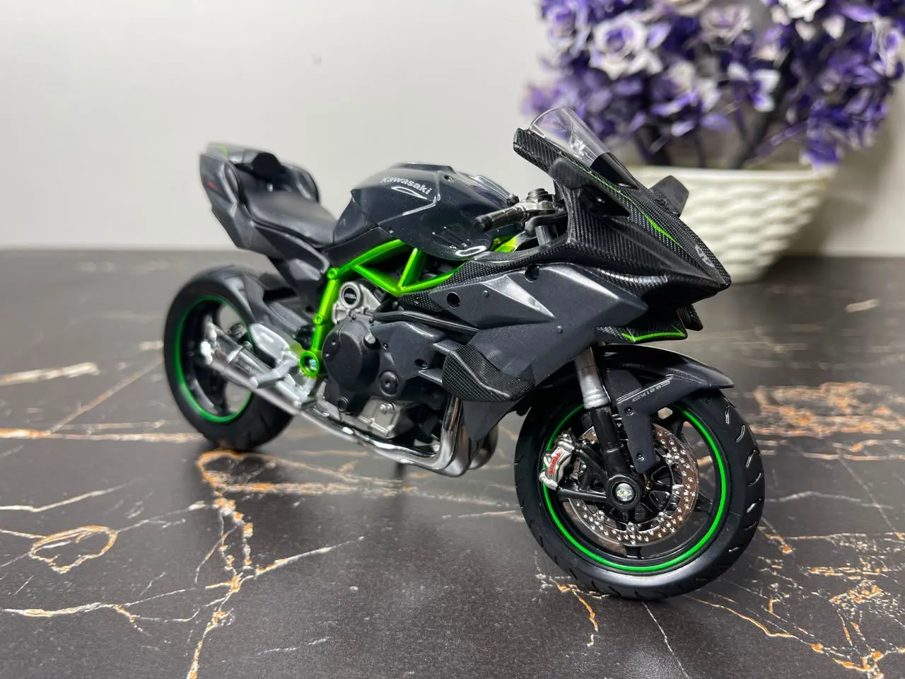 Kawasaki Ninja H2R Bike Official Licensed Diecast Model