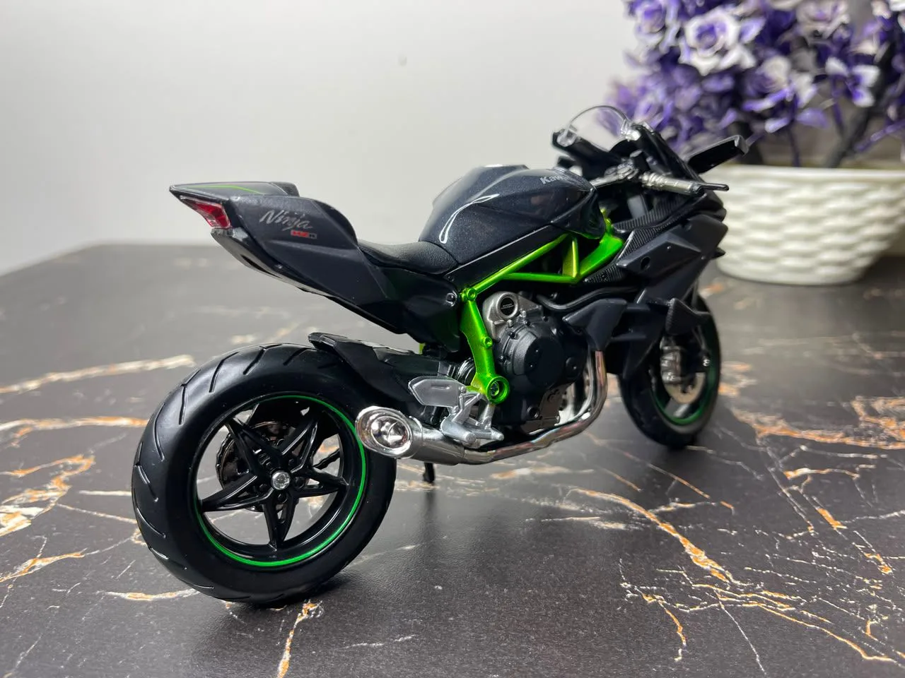 Kawasaki Ninja H2R Bike Official Licensed Diecast Model - Image 2