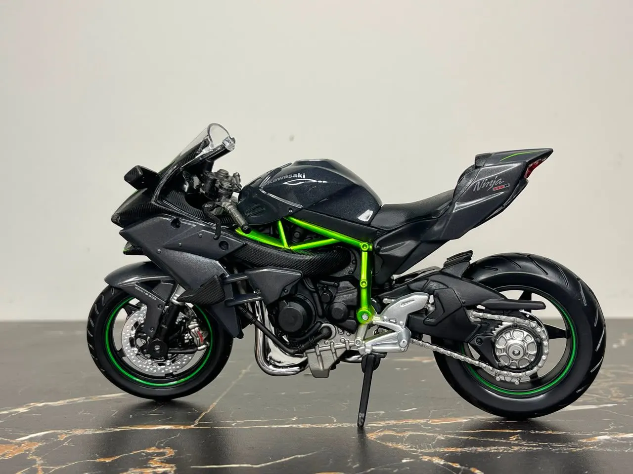 Kawasaki Ninja H2R Bike Official Licensed Diecast Model - Image 3