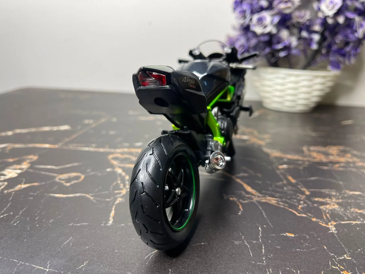 Kawasaki Ninja H2R Bike Official Licensed Diecast Model - Image 4