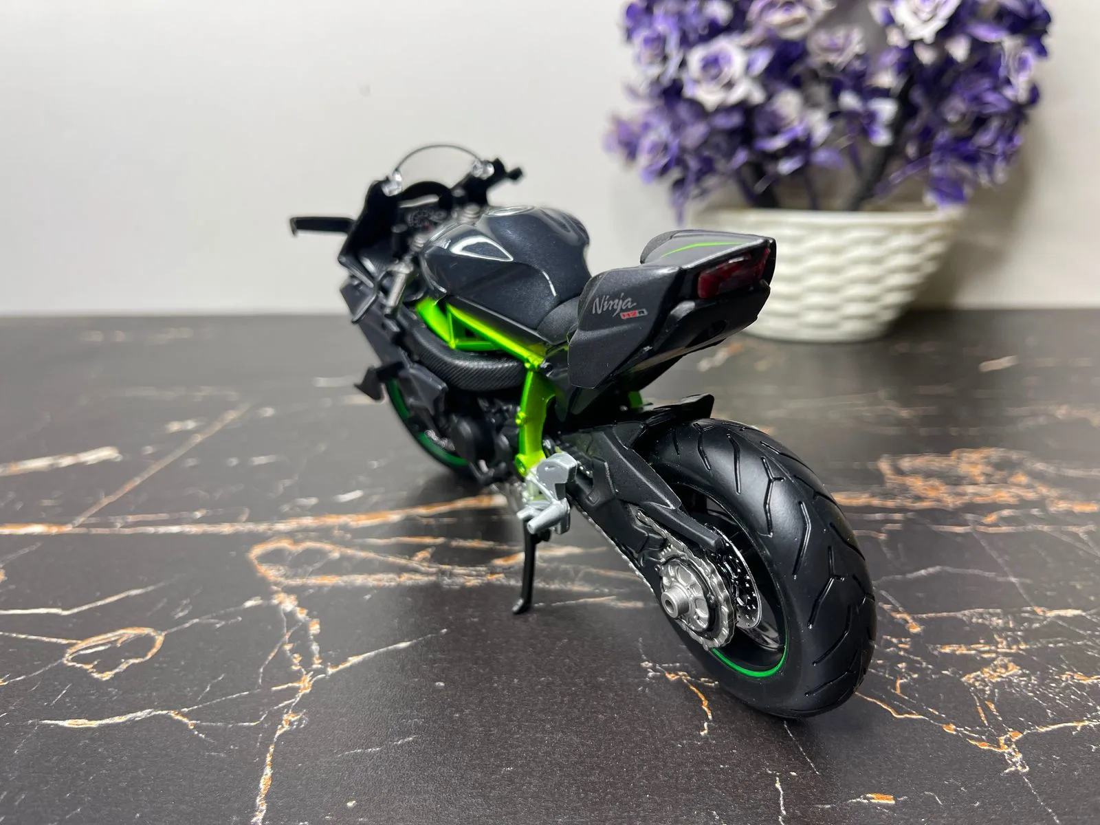 Kawasaki Ninja H2R Bike Official Licensed Diecast Model - Image 5